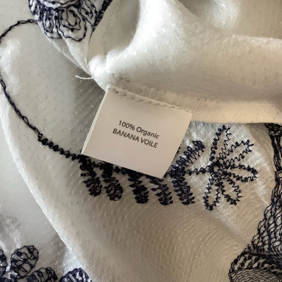 TRYB White And Navy Hi-Low Embroidered Top Sz-M - Picture 6 of 6